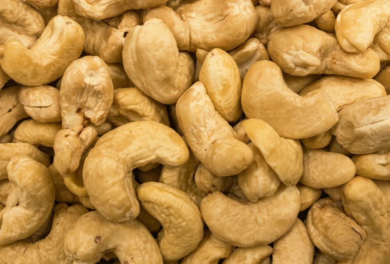 closeup,of,shelled,cashew,nuts
